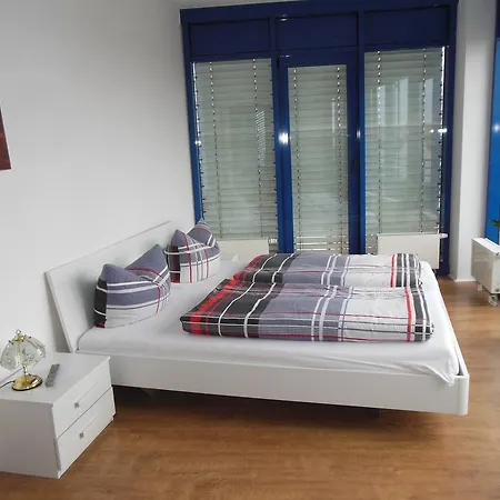 Lut10her Sky-fly Guest house Leipzig